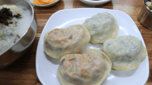 Clear broth dumpling soup and steamed dumplings