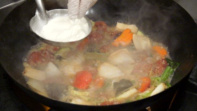 Stir-fried meatballs and vegetables made with milk for a softer taste