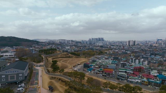 현대적인 건물이 있는 도시의 항공 뷰