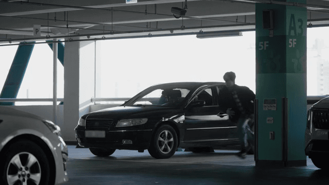 Man rushing out of the car and running