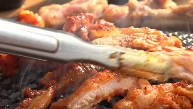 지글거리는 숯불닭갈비