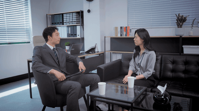 집중적인 토론이 있는 사무실 회의