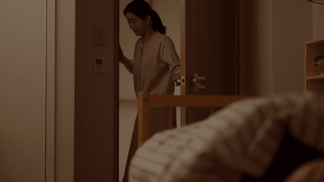 ㅡother checking on her sleeping child