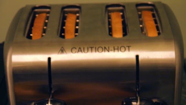 토스터기에서 만들어지는 토스트