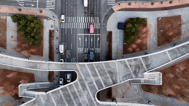 번화한 교차로의 항공 뷰