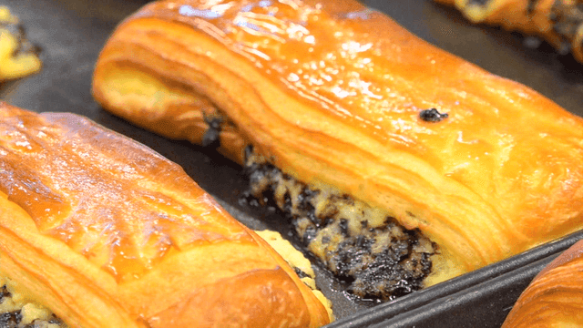 갓 구워진 달콤한 초코칩 페이스트리