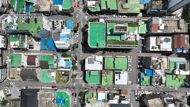 녹색 지붕이 있는 지역의 항공 뷰