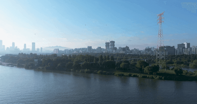 강과 녹지가 있는 도시 스카이라인