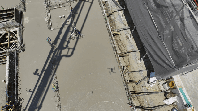 콘크리트 기초가 있는 건설 현장