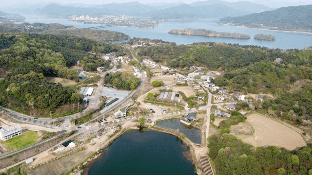 Scenery of rural village next to lake.