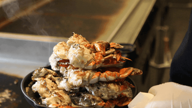 Pile of crabs grilled on hot plate