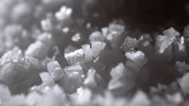 결정체 소금 구조의 근접 촬영
