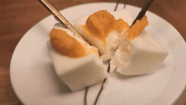 된장 소스가 올라간 두부치즈