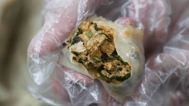 야채 소를 넣은 만두