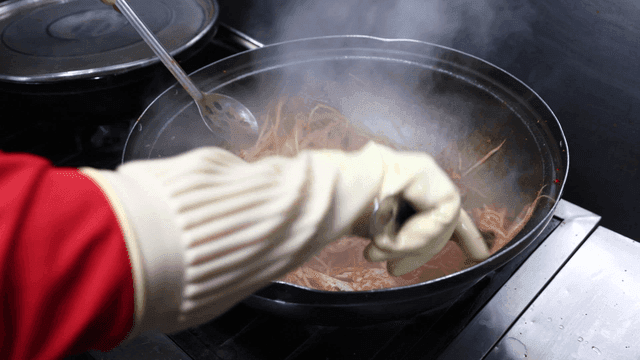 Steamed seafood quickly stir-fried in pan