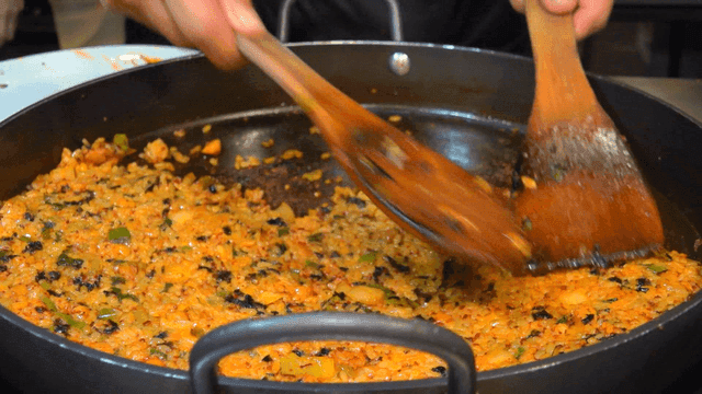 Fried rice spread widely on iron plate