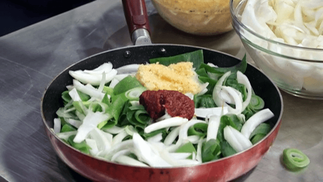 한국식 찌개 재료 준비