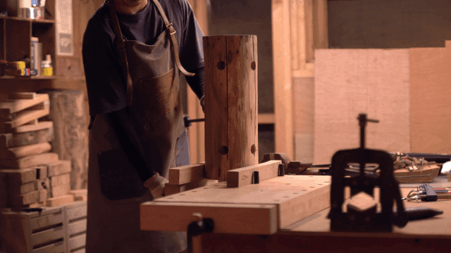 목재를 다루는 장인