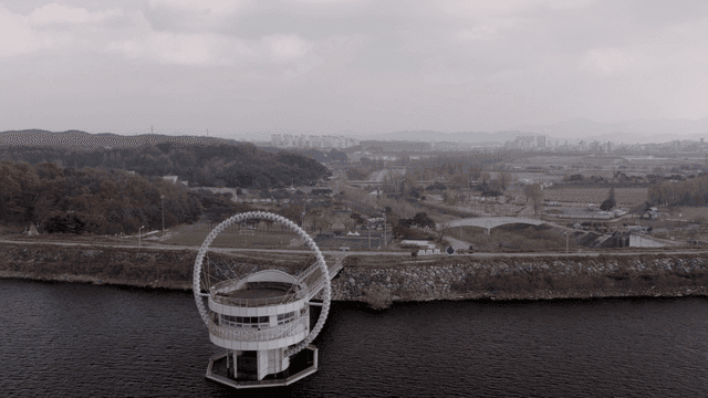 Reservoir with observation deck