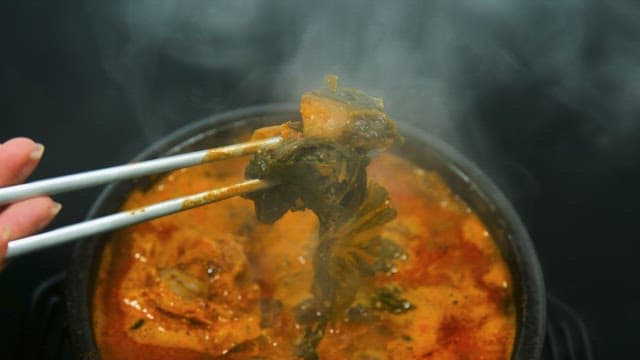 Pork Backbone Soup with Plenty of Ingredients