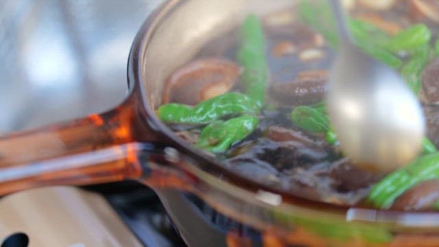 Dish Made by Simmering Vegetables, Mushrooms, and Soy Sauce in a Pot