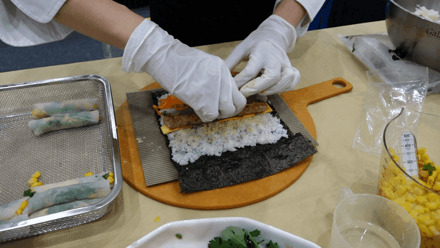 떡갈비와 쌈무가 들어가는 김밥 속