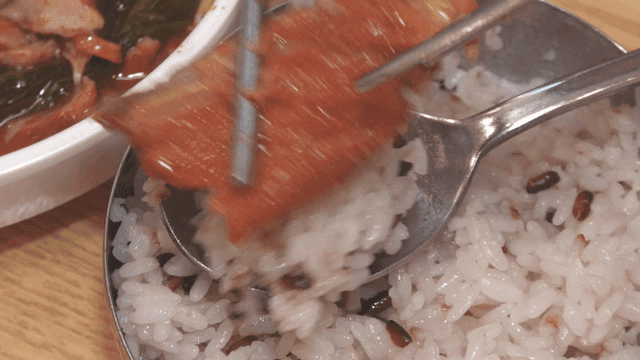 밥에 올려지는 우거지 감자탕 순살