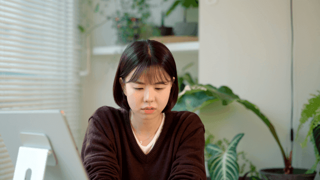 Young woman looking frustrated while looking at her smartphone