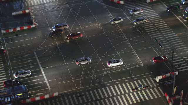 다차선의 번화한 교차로