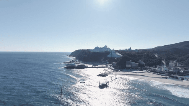 Coastal town with cruise hotel