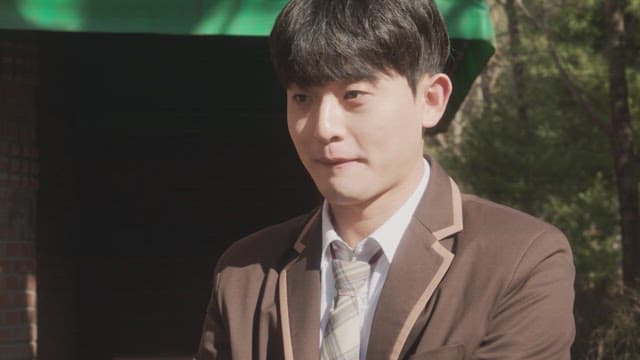 수줍게 고백하는 교복을 입은 남학생