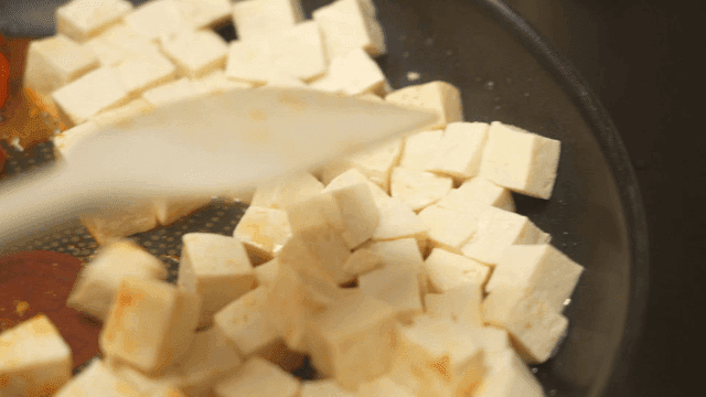 Cherry tomatoes and tofu grilled in frying pan