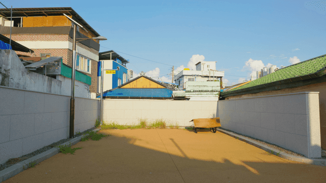 수레가 있는 조용한 동네 골목