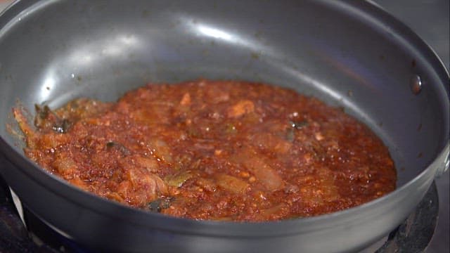 Kimchi added to the seasoning of spicy braised chicken