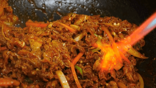 불향을 입히는 제육볶음