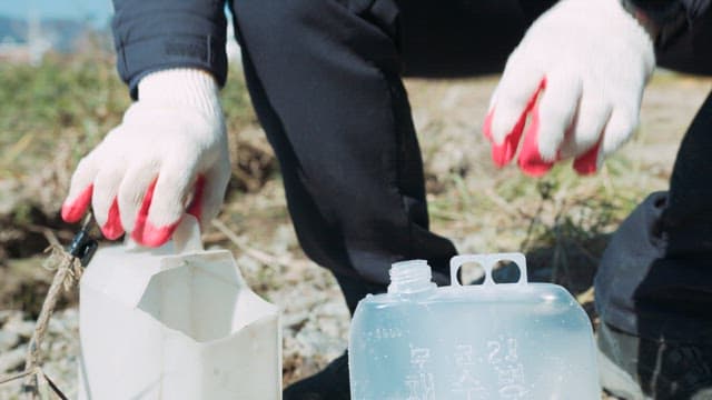 수질검사를 위해 채집되는 용수