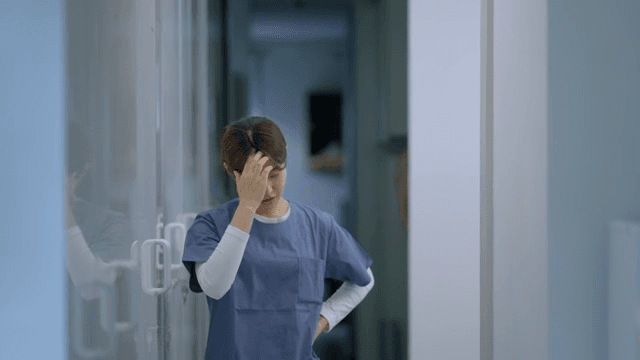 복도에서 혼나는 간호사