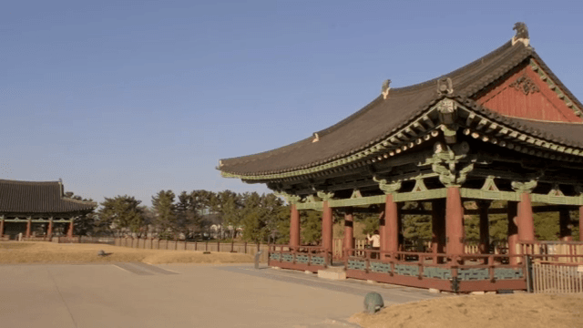 공원에 있는 한국 전통 정자