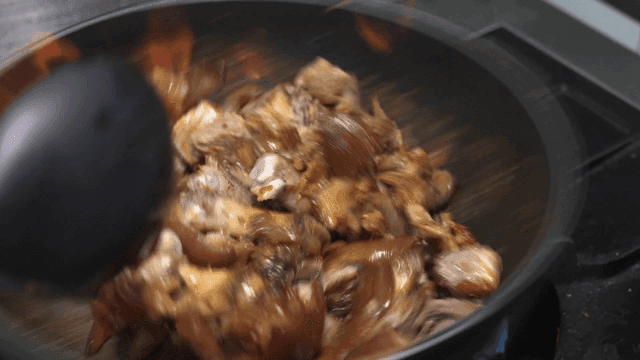 Pig's trotters stir-fried in pan