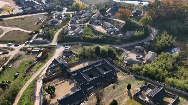 전통 한국 마을과 경치 좋은 풍경