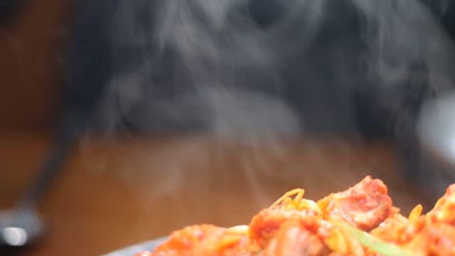 먹음직스럽고 매운 아구찜 한 젓가락