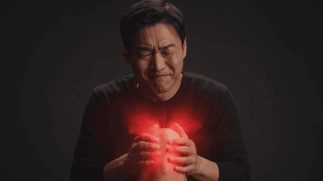 Men suffering from knee pain