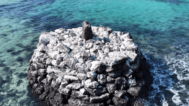 Stone structures in clear sea