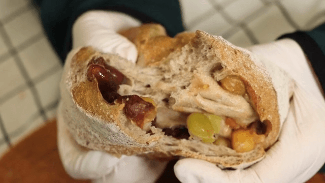 다양한 속재료가 있는 깜파뉴