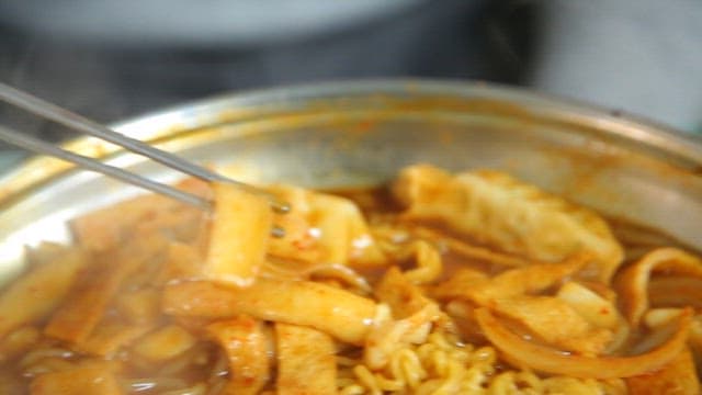 라볶이에 들어간 떡 한 젓가락