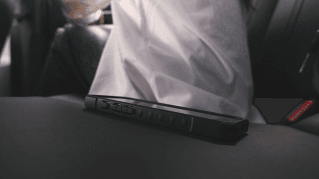 Female passenger who left her smartphone in taxi