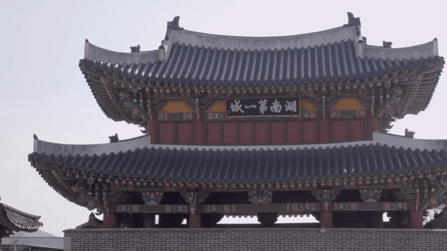 정교한 전통 한국 건축물