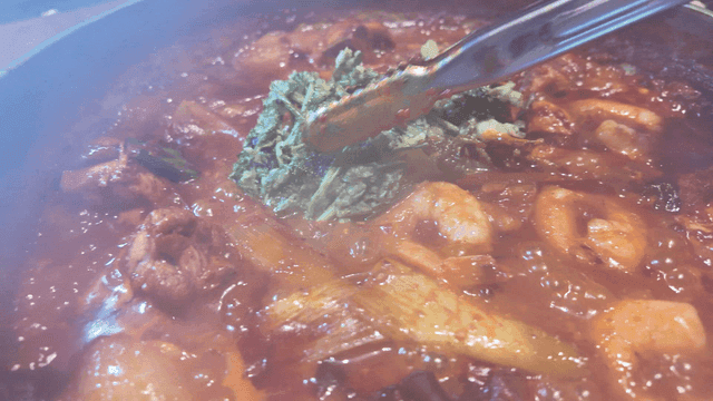 Tongs for making minari pancakes