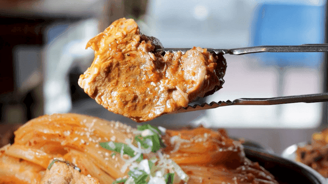 Thick pork in kimchi stew