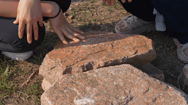 튼튼하게 쌓인 돌들